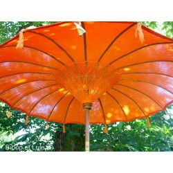 Parasol balinais avec toile orange en coton diamètre 190cm. Livraison offerte - Bibop et Lula